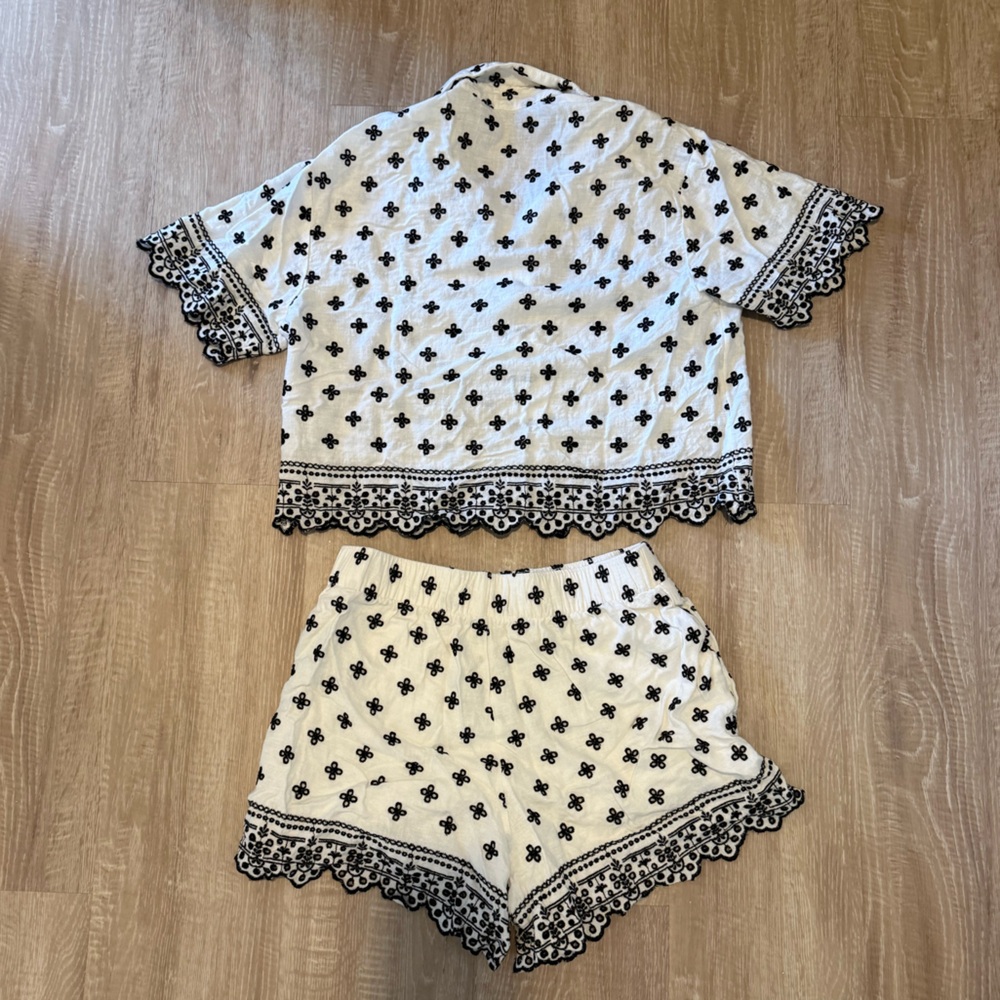 Abercrombie & Fitch Black and White Eyelet Set - Picture 5 of 6